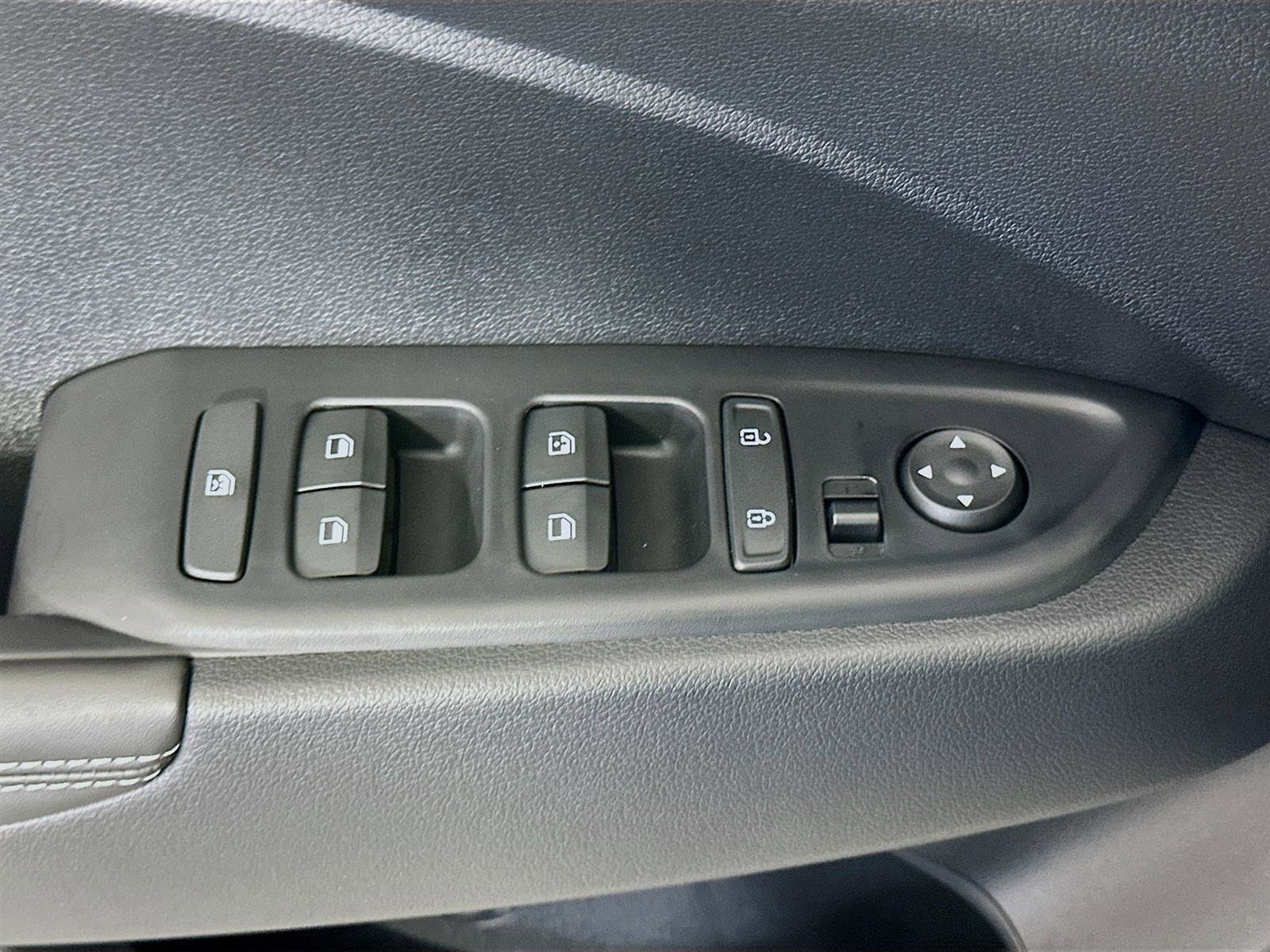 New 2025 Hyundai Venue Limited image 18