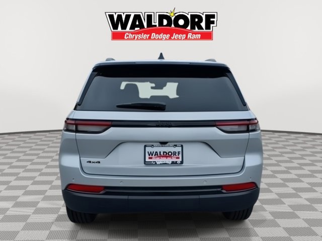 New 2025 Jeep Grand Cherokee Altitude image 4
