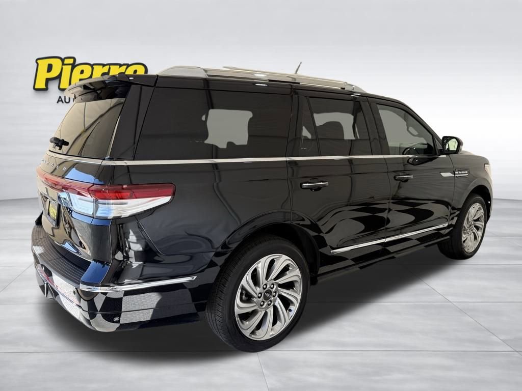 Used 2024 Lincoln Navigator Reserve image 8