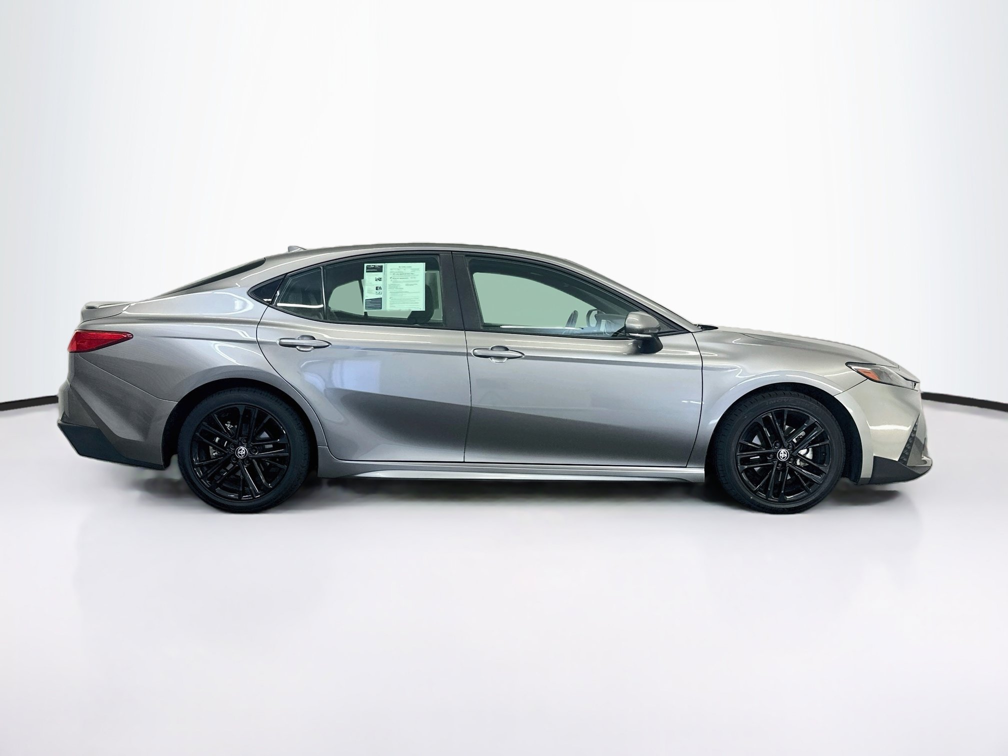 Used 2025 Toyota Camry SE FWD image 10