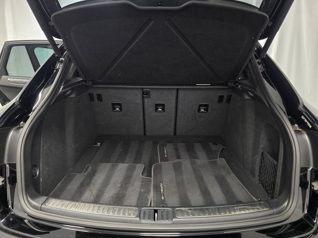 Certified 2024 Porsche Macan AWD/4WD image 13