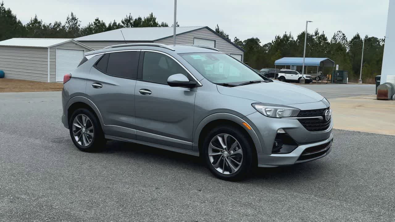 Used 2023 Buick Encore GX Select w/ Sport Touring Package FWD image 2