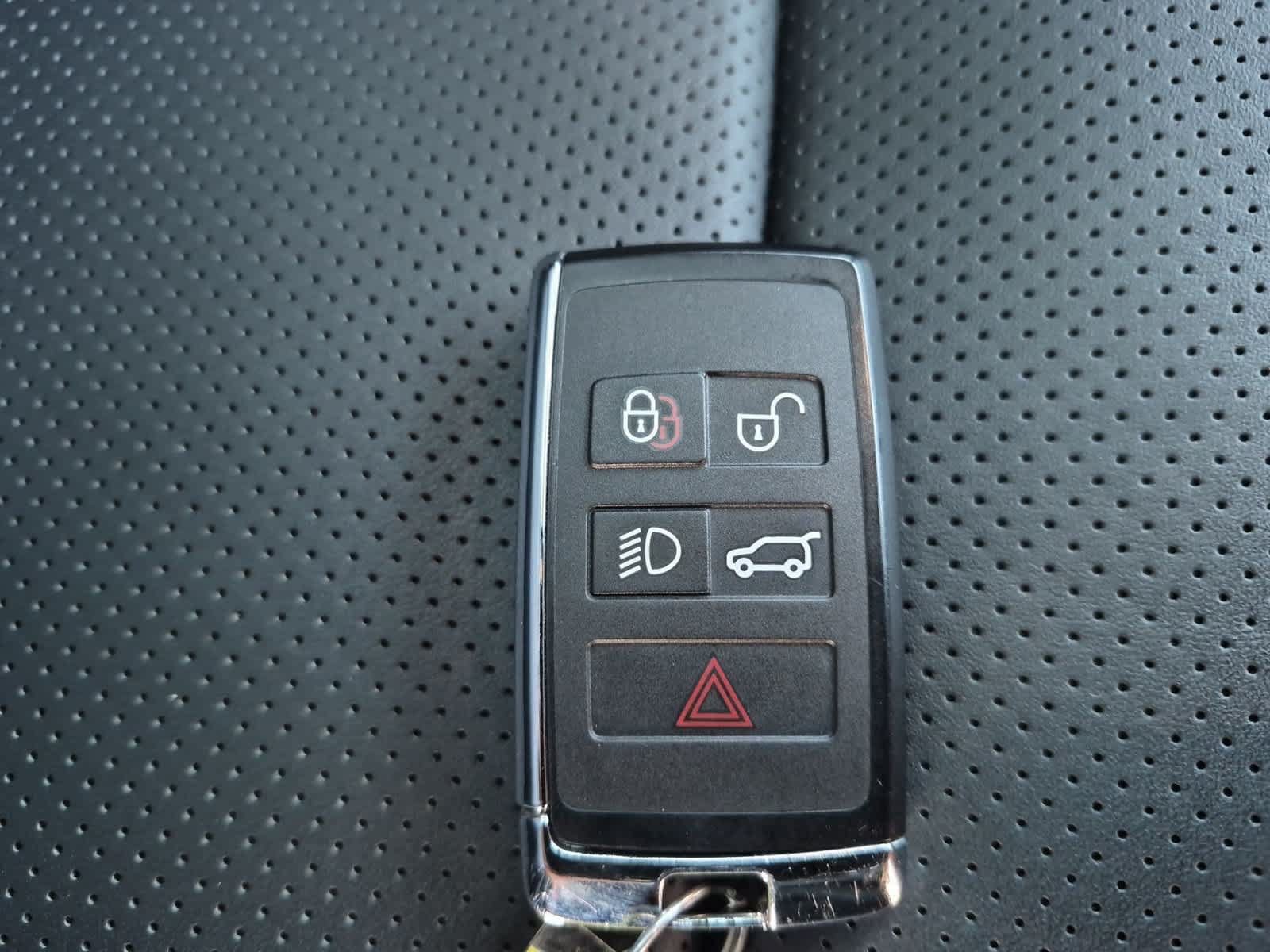 Certified 2025 Land Rover Defender 110 V8 AWD/4WD image 37