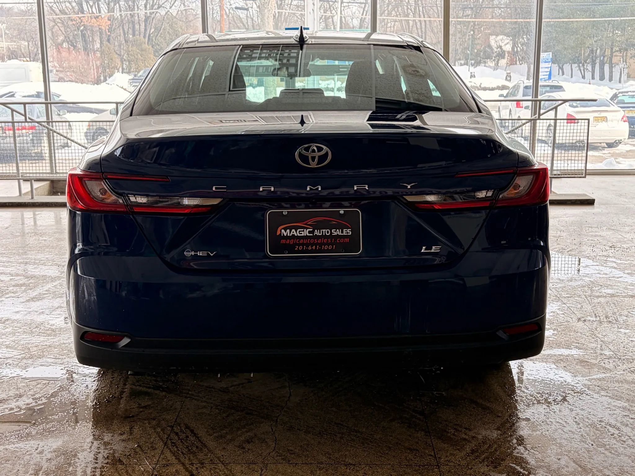 Used 2025 Toyota Camry SE image 8