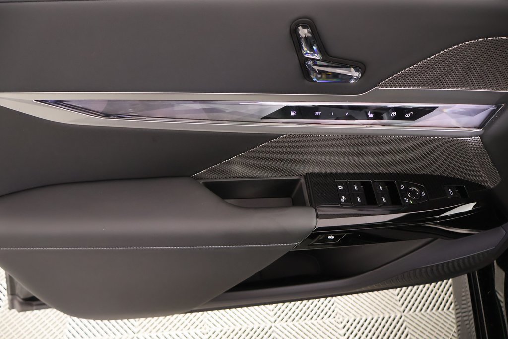 New 2026 BMW 750e xDrive AWD/4WD image 17