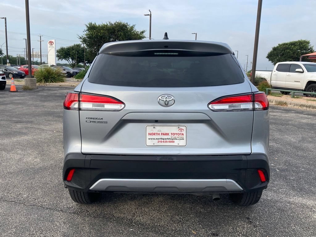 Used 2025 Toyota Corolla Cross L FWD image 6