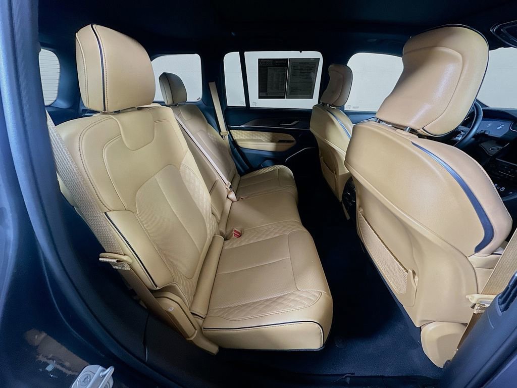 Used 2022 Jeep Grand Cherokee Summit w/ Luxury Tech Group V image 11