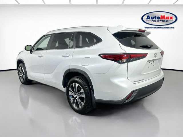 Used 2023 Toyota Highlander XLE AWD/4WD image 6