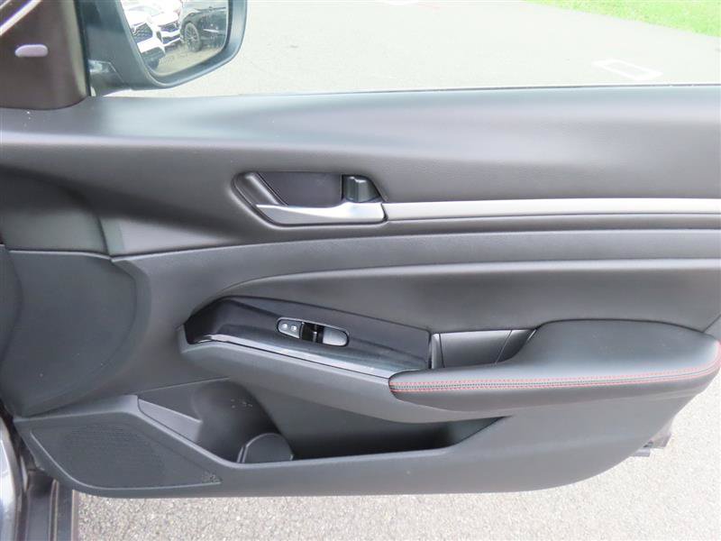 Used 2024 Nissan Altima 2.5 SR FWD image 34
