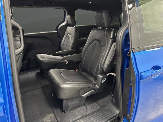 New 2026 Chrysler Pacifica Select image 30