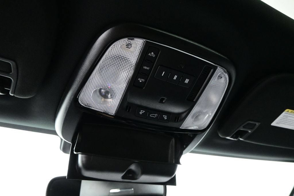 Used 2025 Dodge Durango GT AWD/4WD image 31