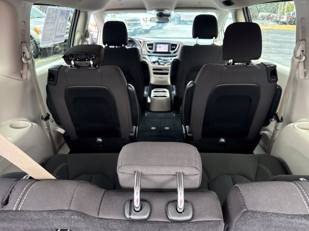 Used 2023 Chrysler Voyager LX FWD image 14