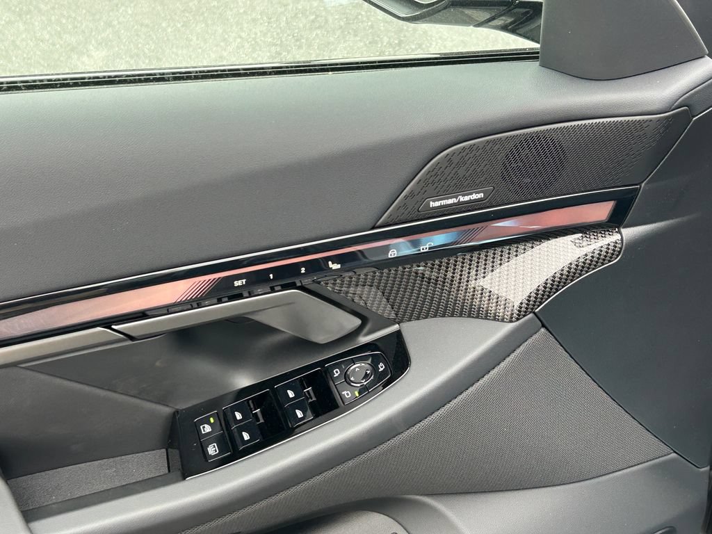 New 2027 BMW 550e xDrive w/ Executive Package AWD/4WD image 12
