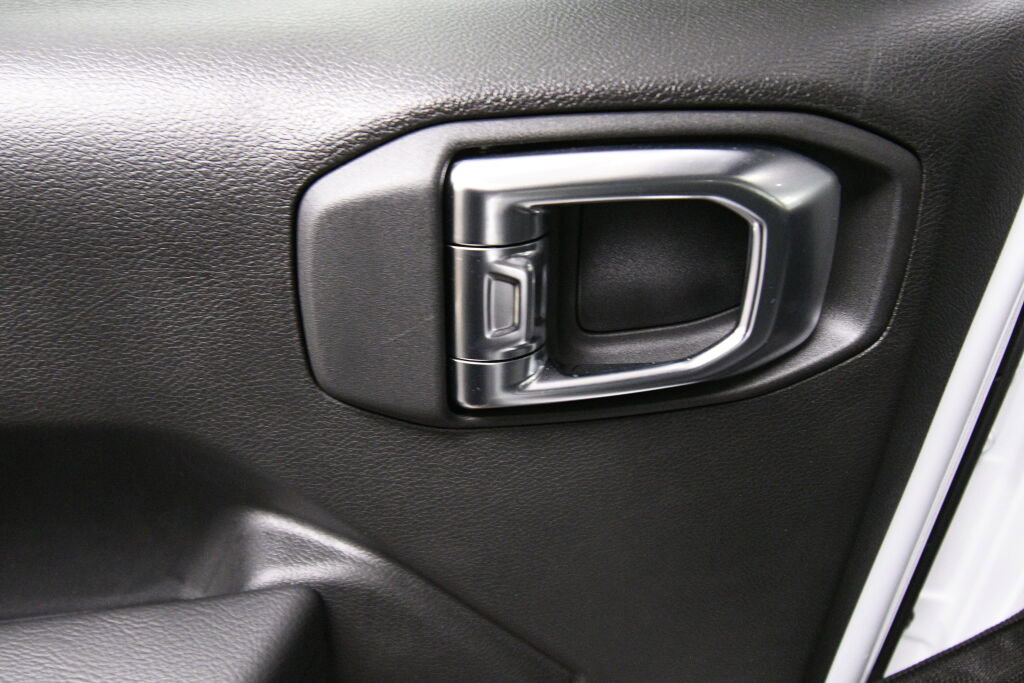 Used 2025 Jeep Wrangler Sport S image 21