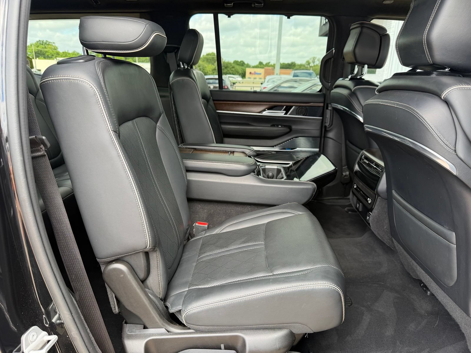 Used 2022 Jeep Grand Wagoneer Series II AWD/4WD image 26