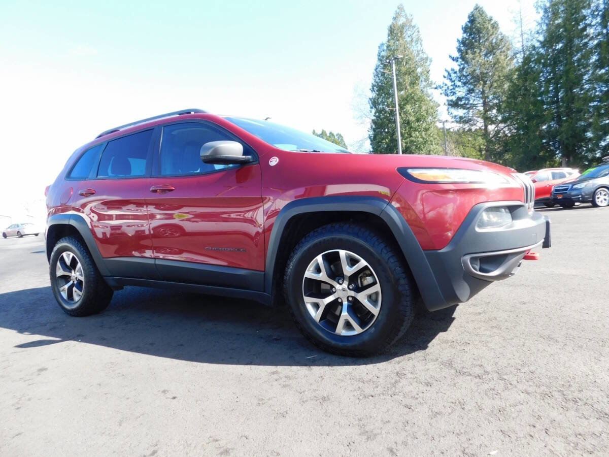 Used 2017 Jeep Cherokee Trailhawk image 1