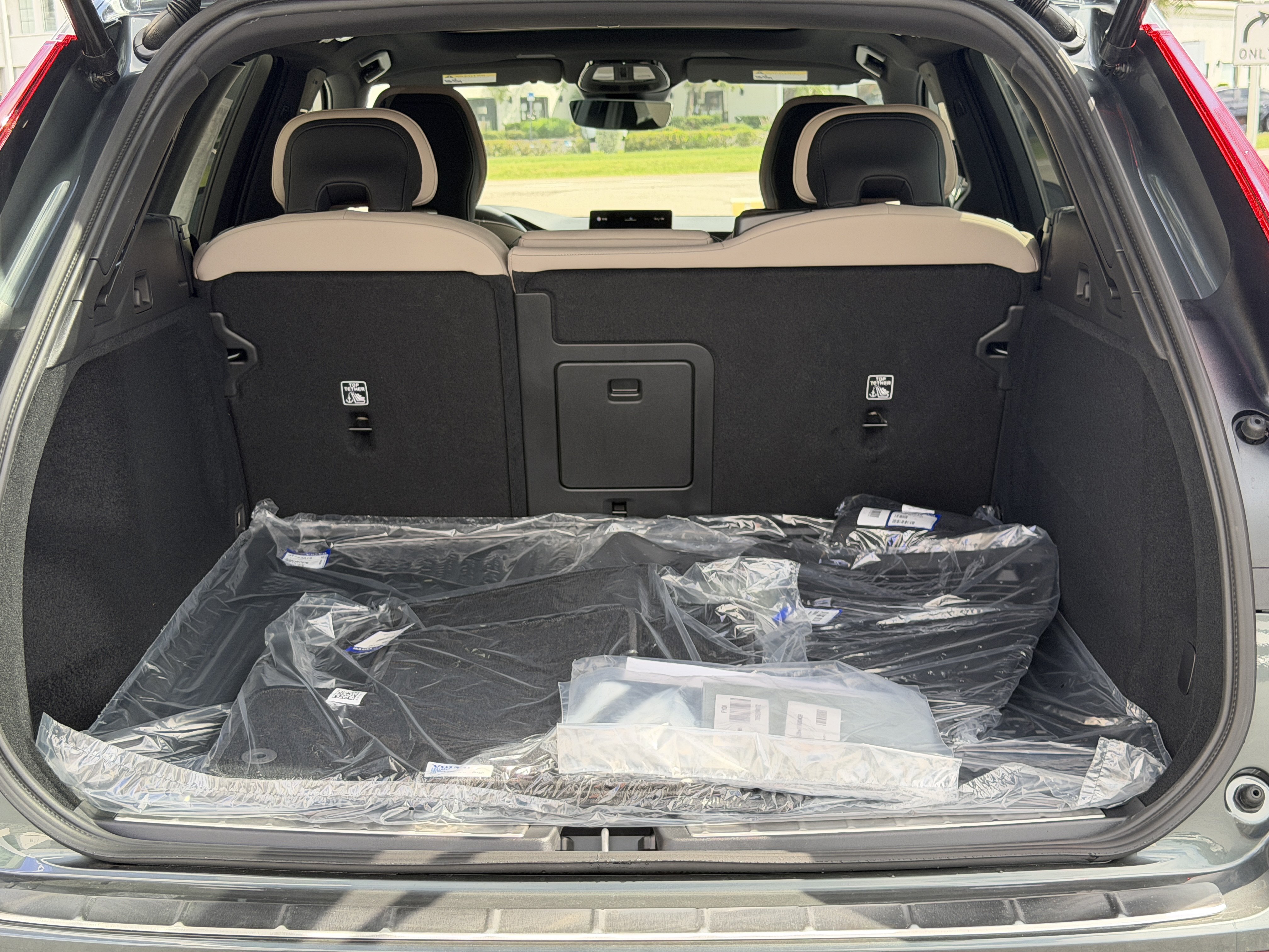 New 2027 Volvo XC60 B5 Plus AWD/4WD image 10