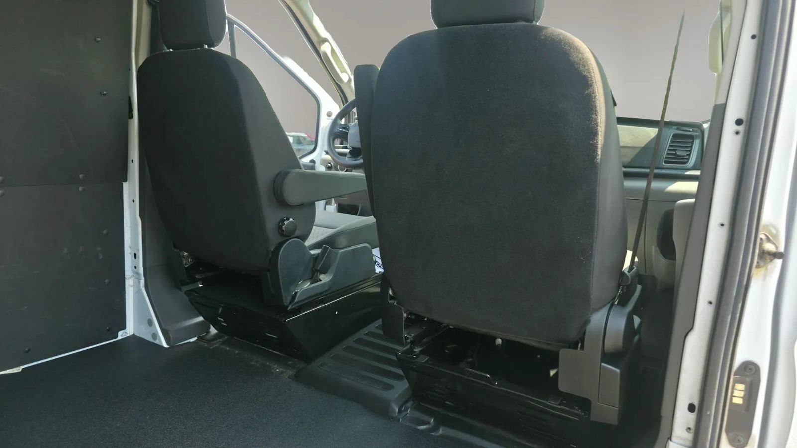 Used 2023 Ford Transit 250 Medium Roof AWD w/ Load Area Protection Package image 12