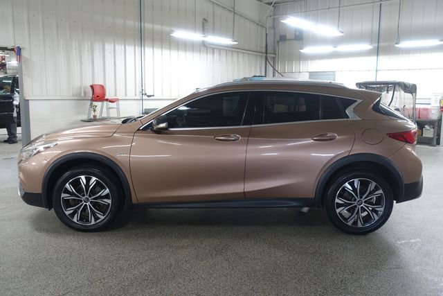 Used 2019 INFINITI QX30 AWD image 4