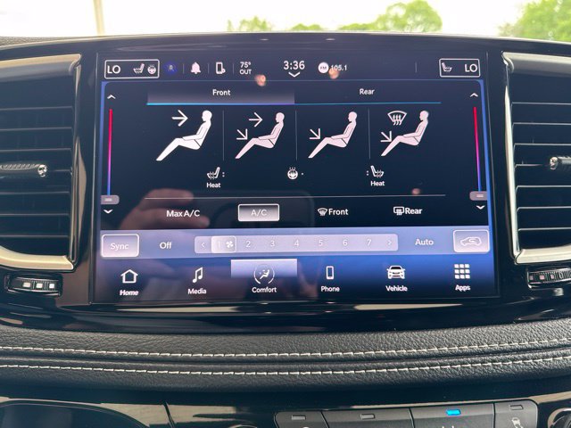 Used 2023 Chrysler Pacifica Touring FWD image 21