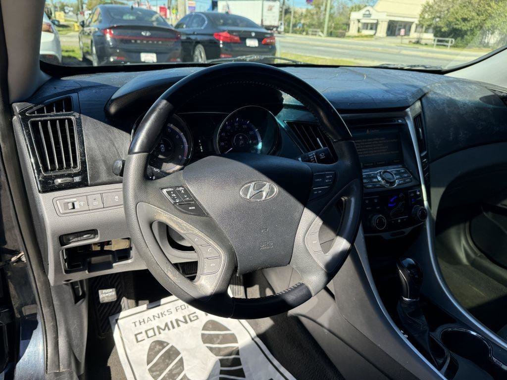 Used 2013 Hyundai Sonata Limited w/ Premium Pkg FWD image 14