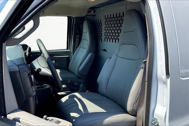New 2025 Chevrolet Express 3500 w/ Driver Convenience Package RWD image 10