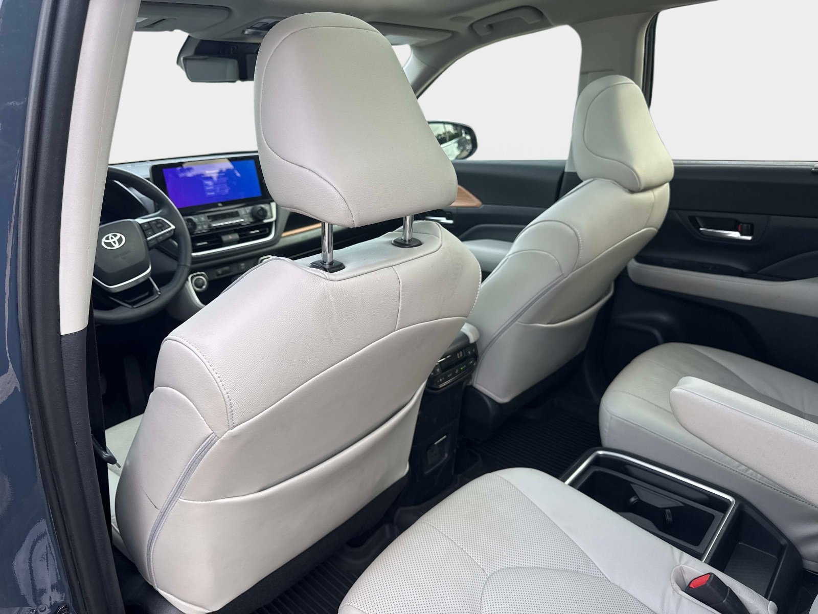 Used 2024 Toyota Grand Highlander AWD image 13