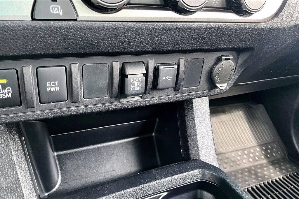 Used 2022 Toyota Tacoma SR5 w/ Technology Package RWD image 16
