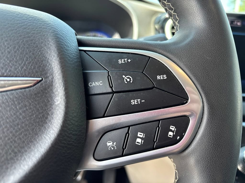 Used 2024 Chrysler Pacifica Touring-L FWD image 25