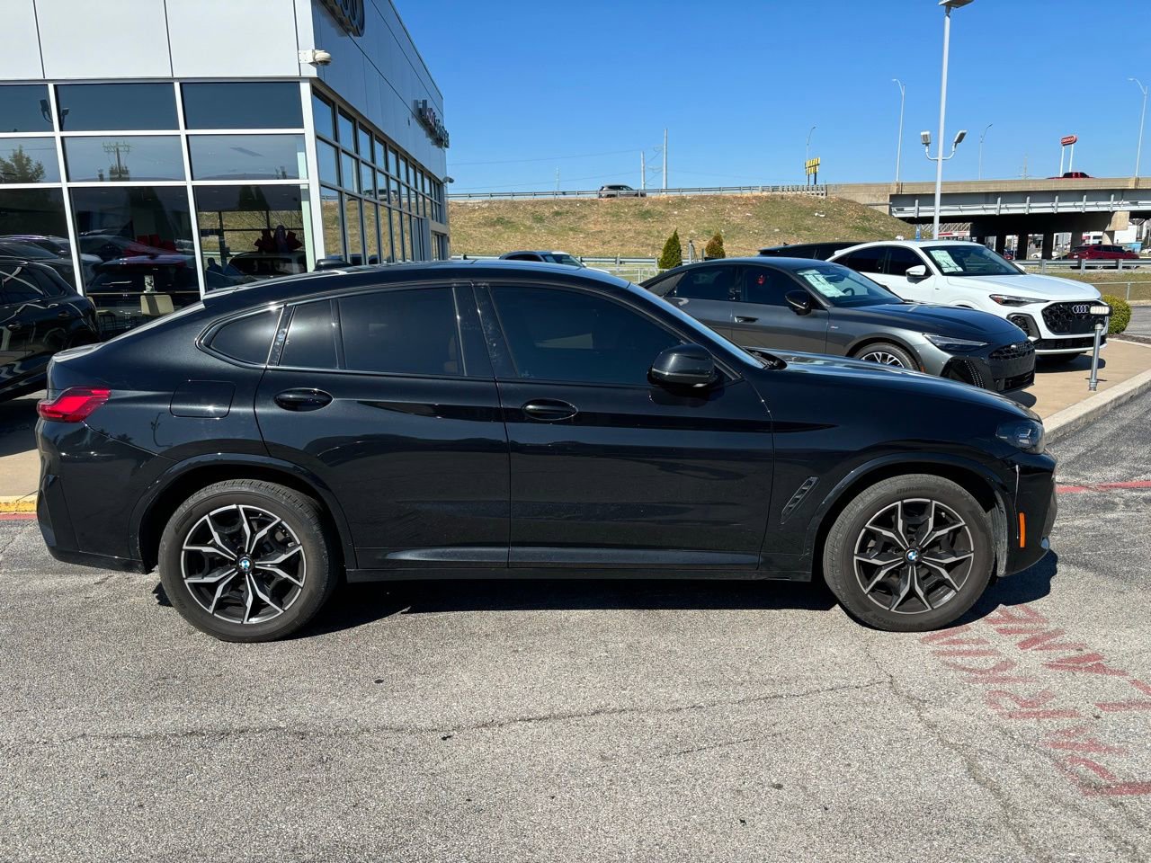 Used 2024 BMW X4 xDrive30i w/ Premium Package image 4