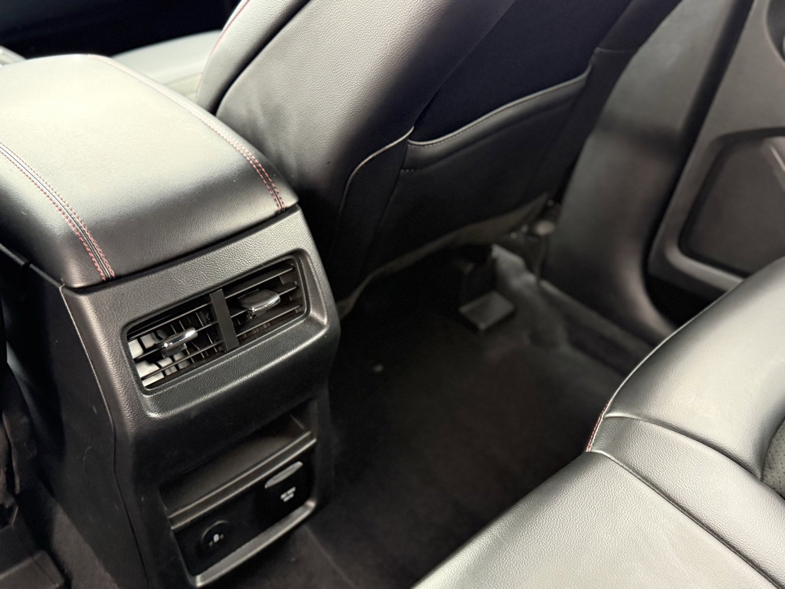 Used 2024 Ford Edge ST-Line image 12