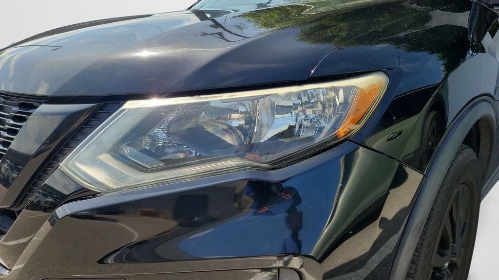 Used 2018 Nissan Rogue SV FWD image 5