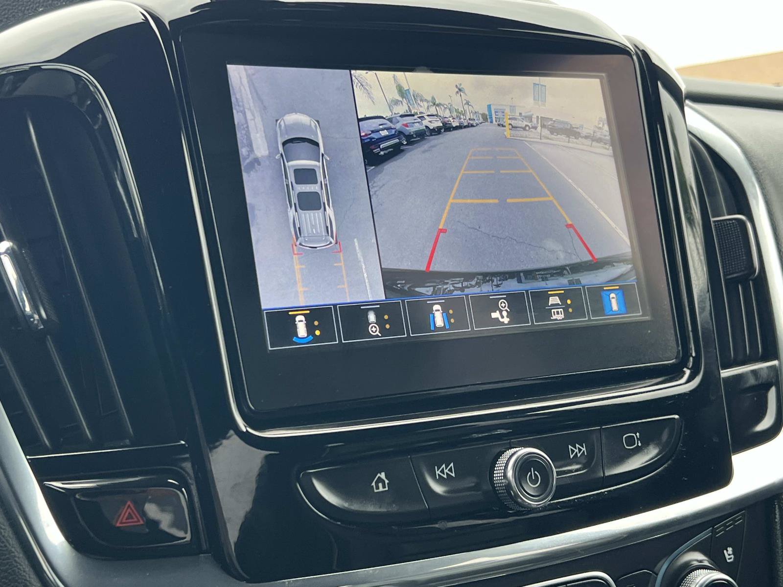 Used 2023 Chevrolet Traverse Premier FWD image 15