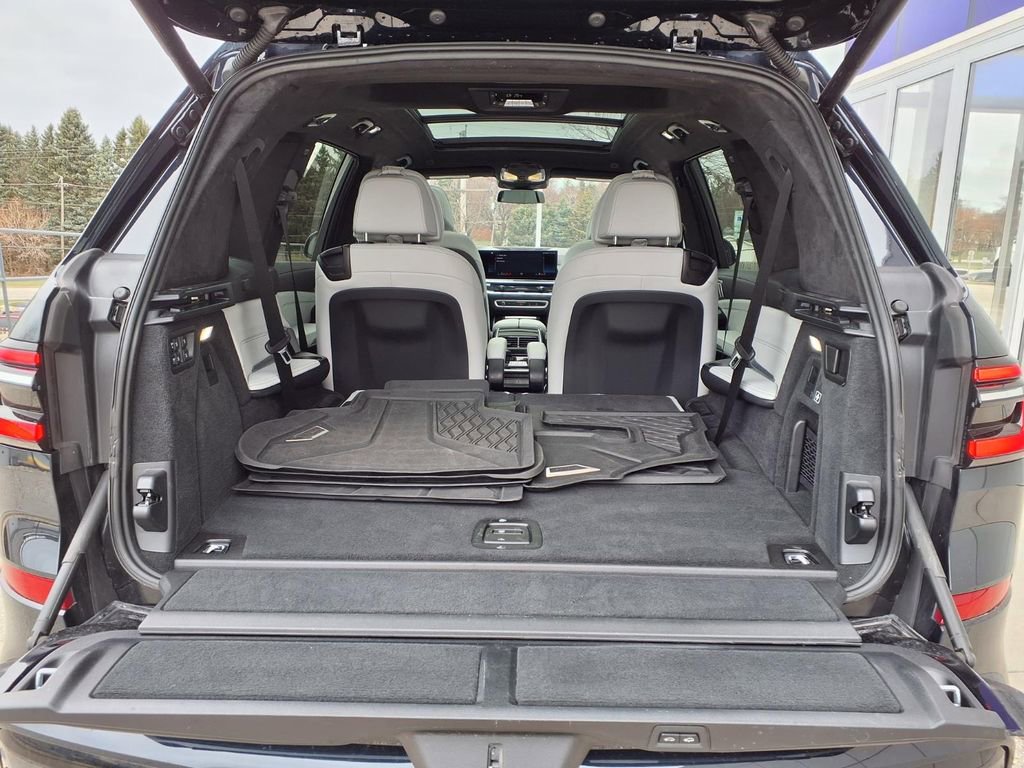 Used 2023 BMW X7 xDrive40i w/ M Sport Package image 26