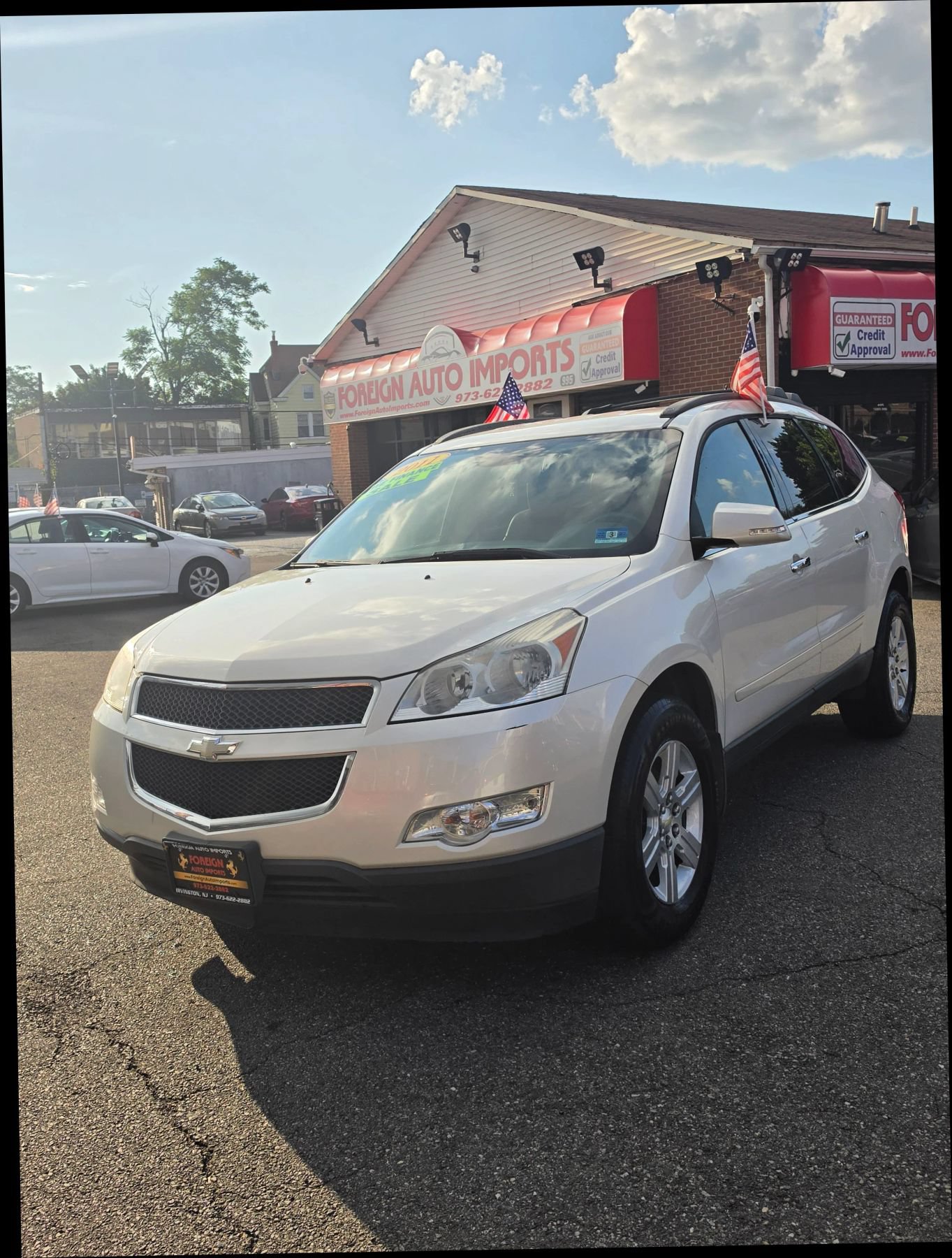 Used 2011 Chevrolet Traverse LT w/ Personal Connectivity Package FWD image 2