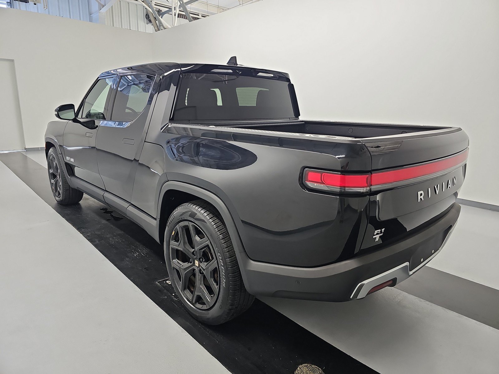 Used 2024 Rivian R1T Adventure AWD/4WD image 3