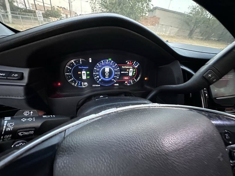 Used 2017 Cadillac Escalade Luxury AWD/4WD image 17
