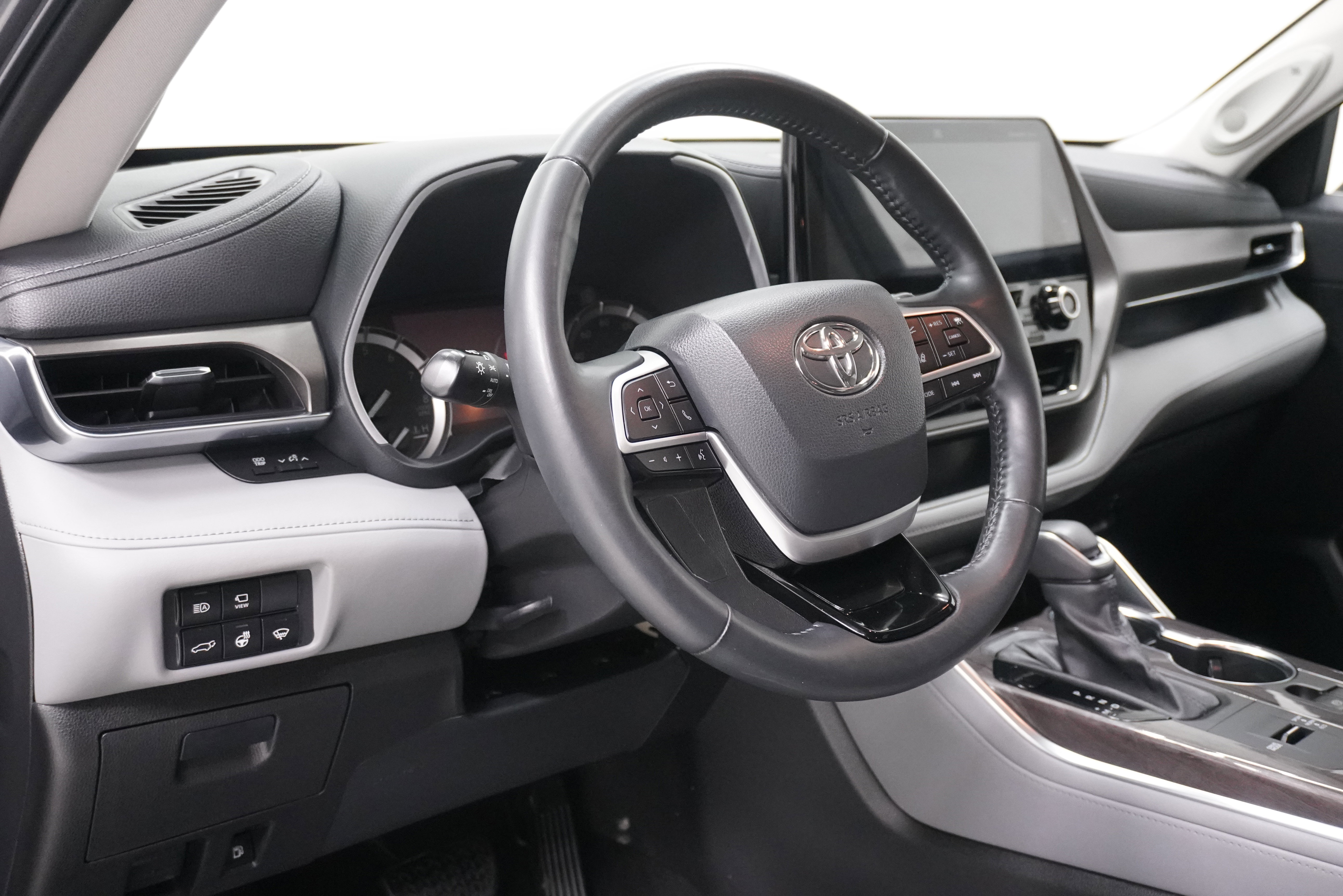 Used 2022 Toyota Highlander Limited image 9