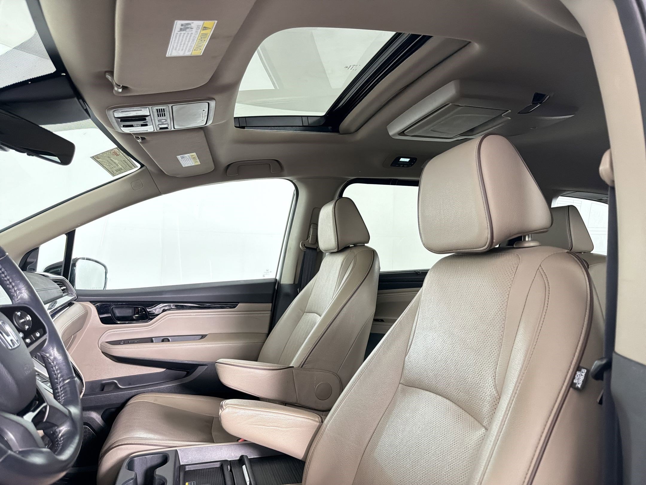Used 2023 Honda Odyssey Elite image 14