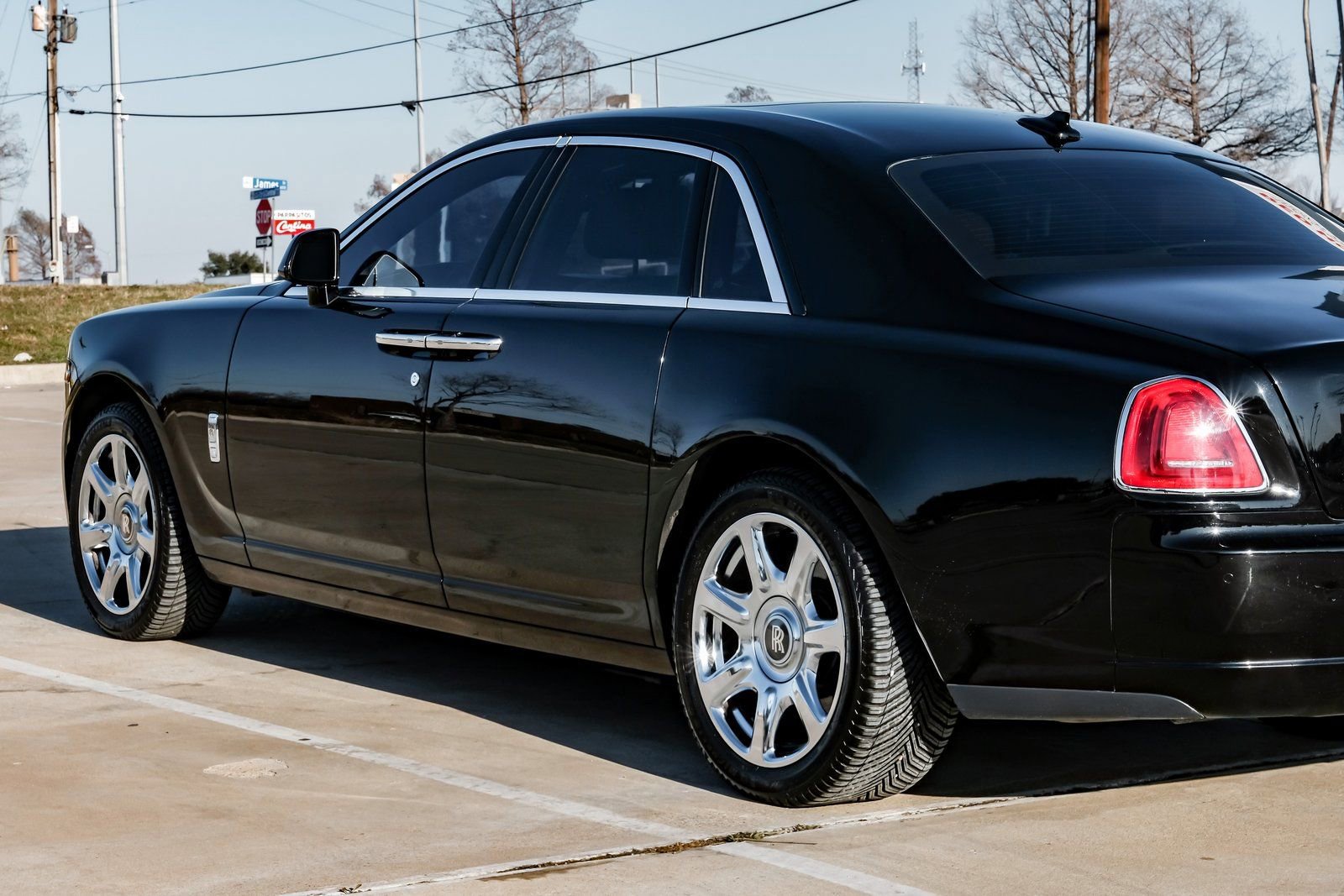 Used 2015 Rolls-Royce Ghost RWD image 13