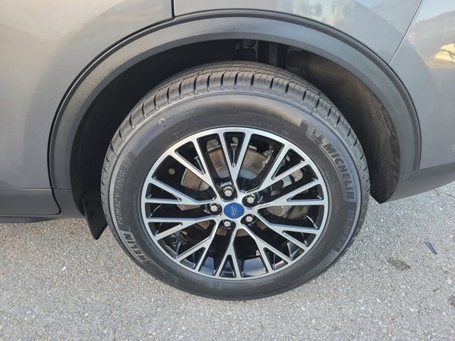 Certified 2022 Ford Escape Titanium w/ Titanium Premium Package image 8
