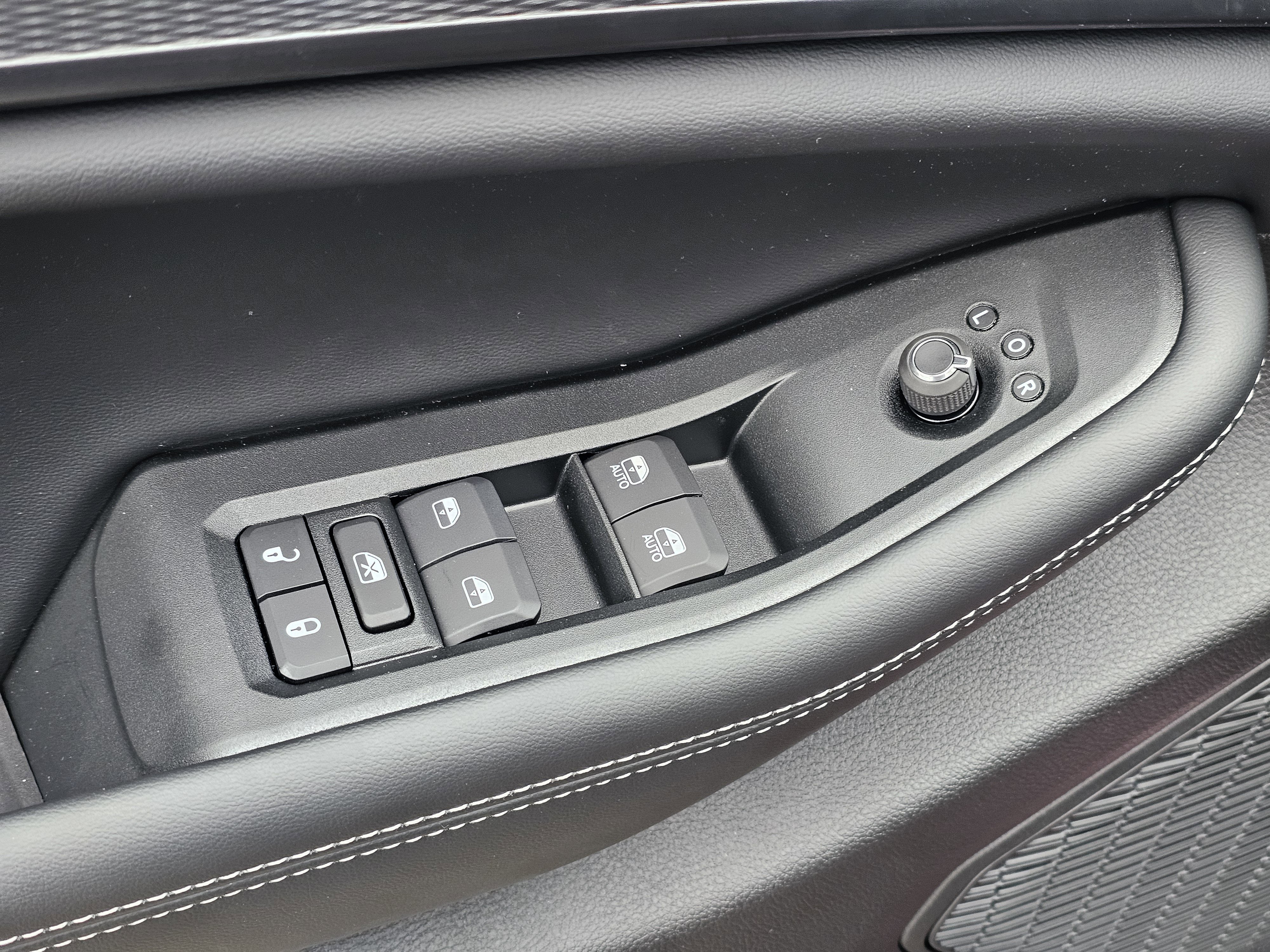 New 2025 Jeep Grand Cherokee Altitude image 14