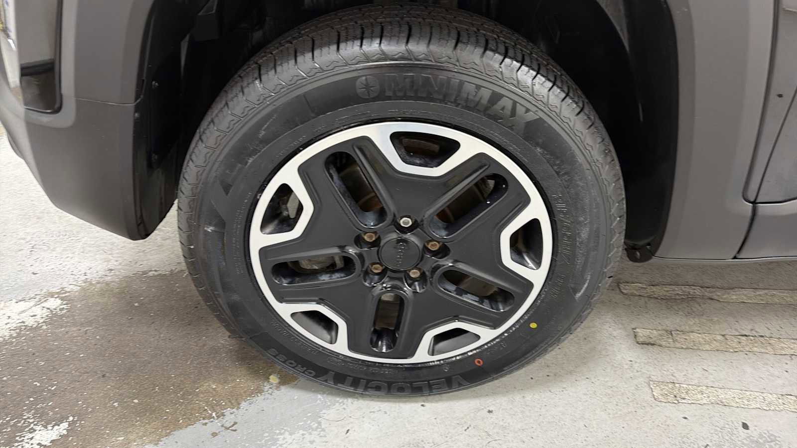 Used 2015 Jeep Renegade Trailhawk w/ Popular Equipment Group AWD/4WD image 10