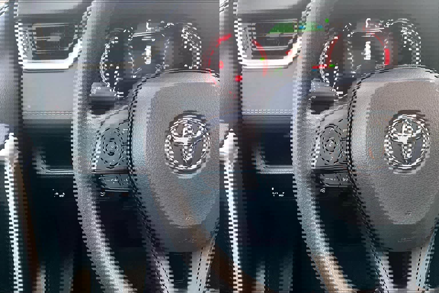 Used 2024 Toyota RAV4 XLE w/ Convenience Package image 25