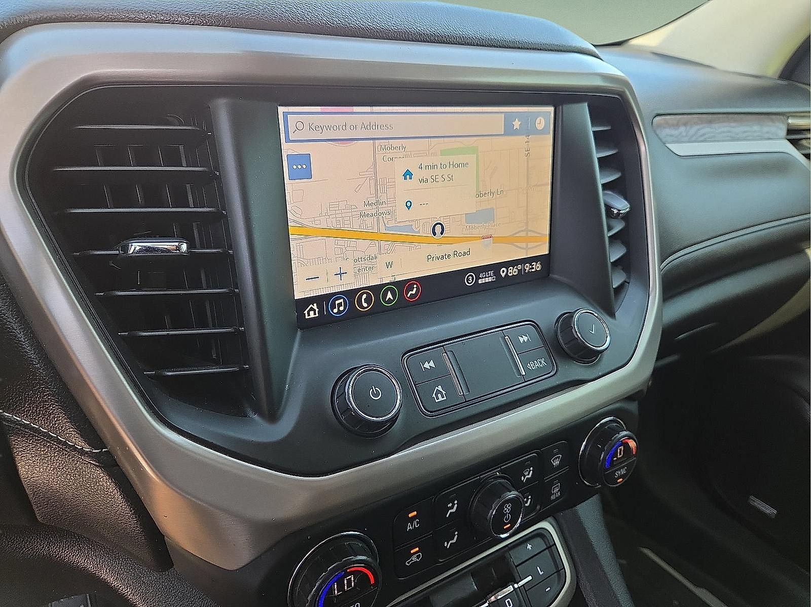 Used 2020 GMC Acadia Denali w/ Technology Package FWD image 7