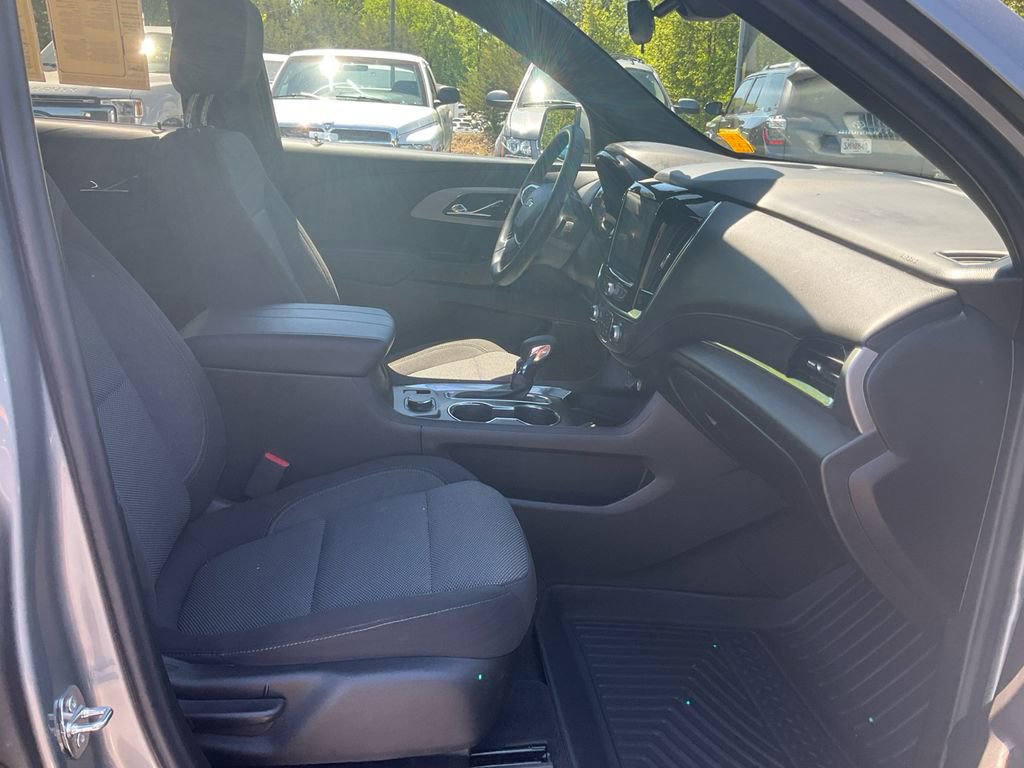 Used 2023 Chevrolet Traverse LT FWD image 12