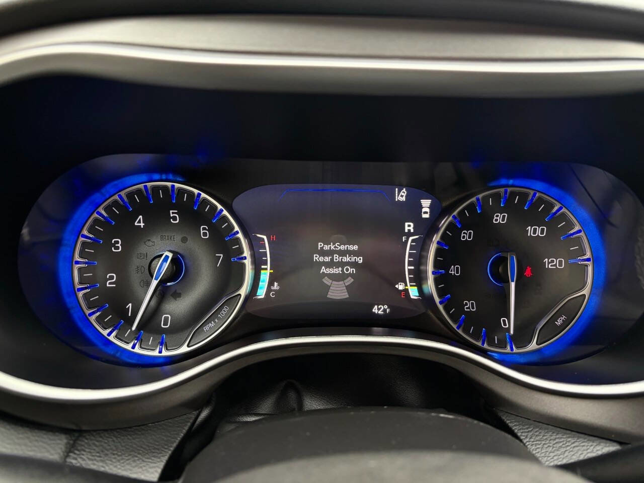 Used 2024 Chrysler Pacifica Touring-L image 19