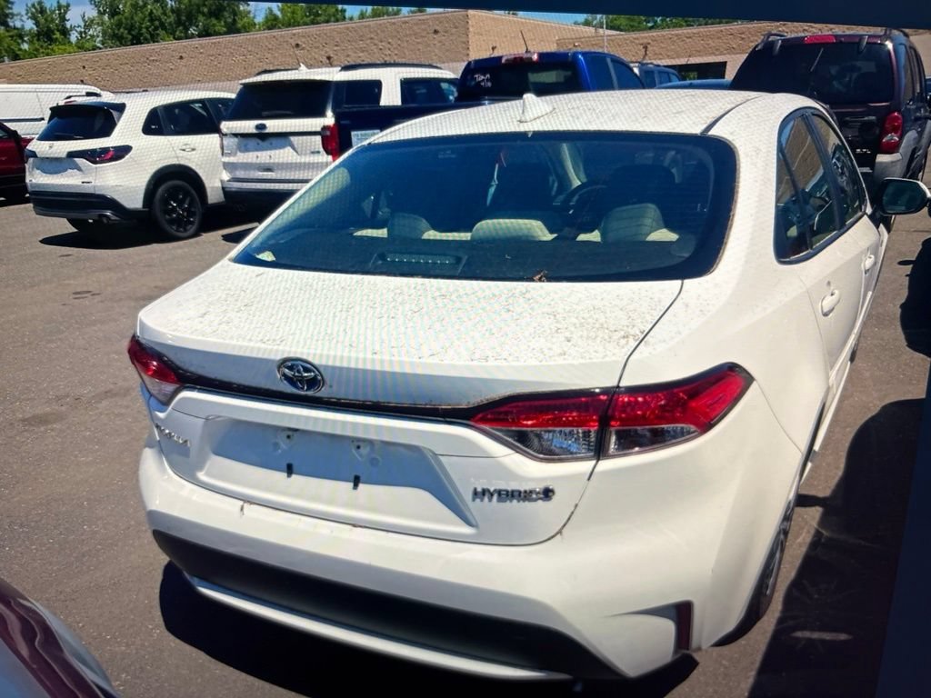 Used 2020 Toyota Corolla LE FWD image 3