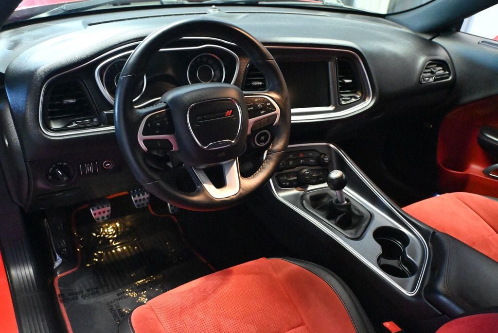 Used 2015 Dodge Challenger R/T Scat Pack w/ Leather Interior Group RWD image 11