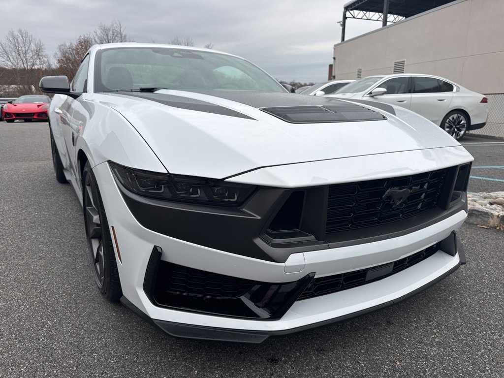 Used 2025 Ford Mustang Dark Horse image 4